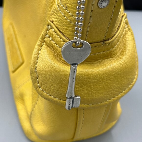 VINTAGE FOSSIL YELLOW PEBBLES LEATHER SHOULDER STRAP WITH SILVERTONE HARDWARE - Picture 3 of 8